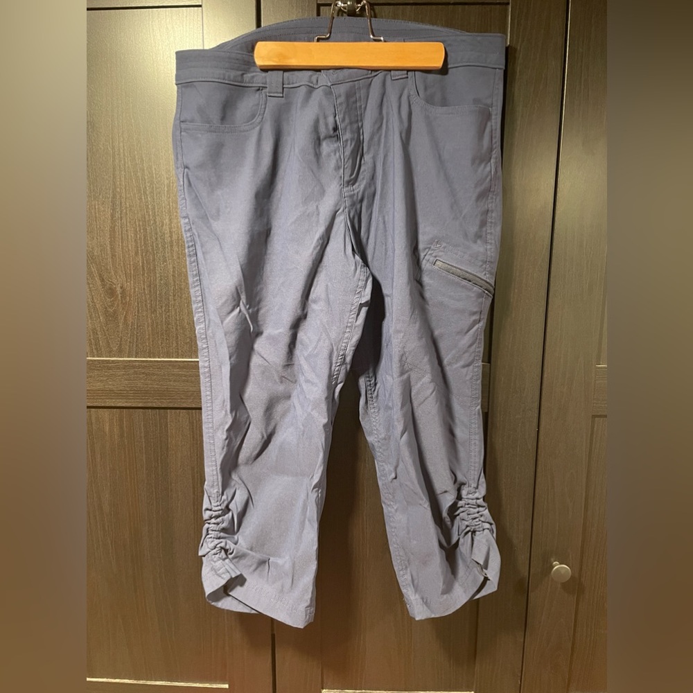 Eddie Bauer capri adventure pants